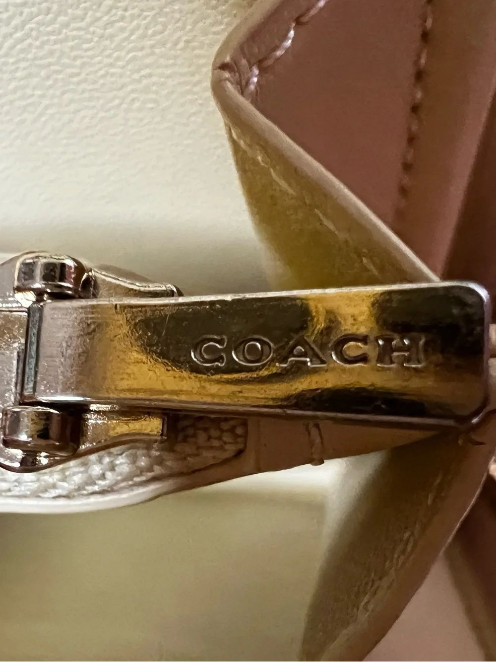 Coach Horse & Carriage Zip Around Accordion Wallet Wristlet Ivory Cream